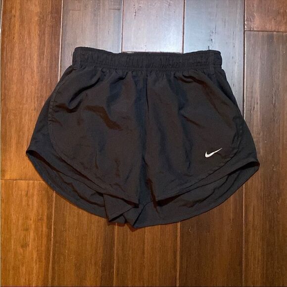 Nike Ladies Shorts    - Picture 1 of 4